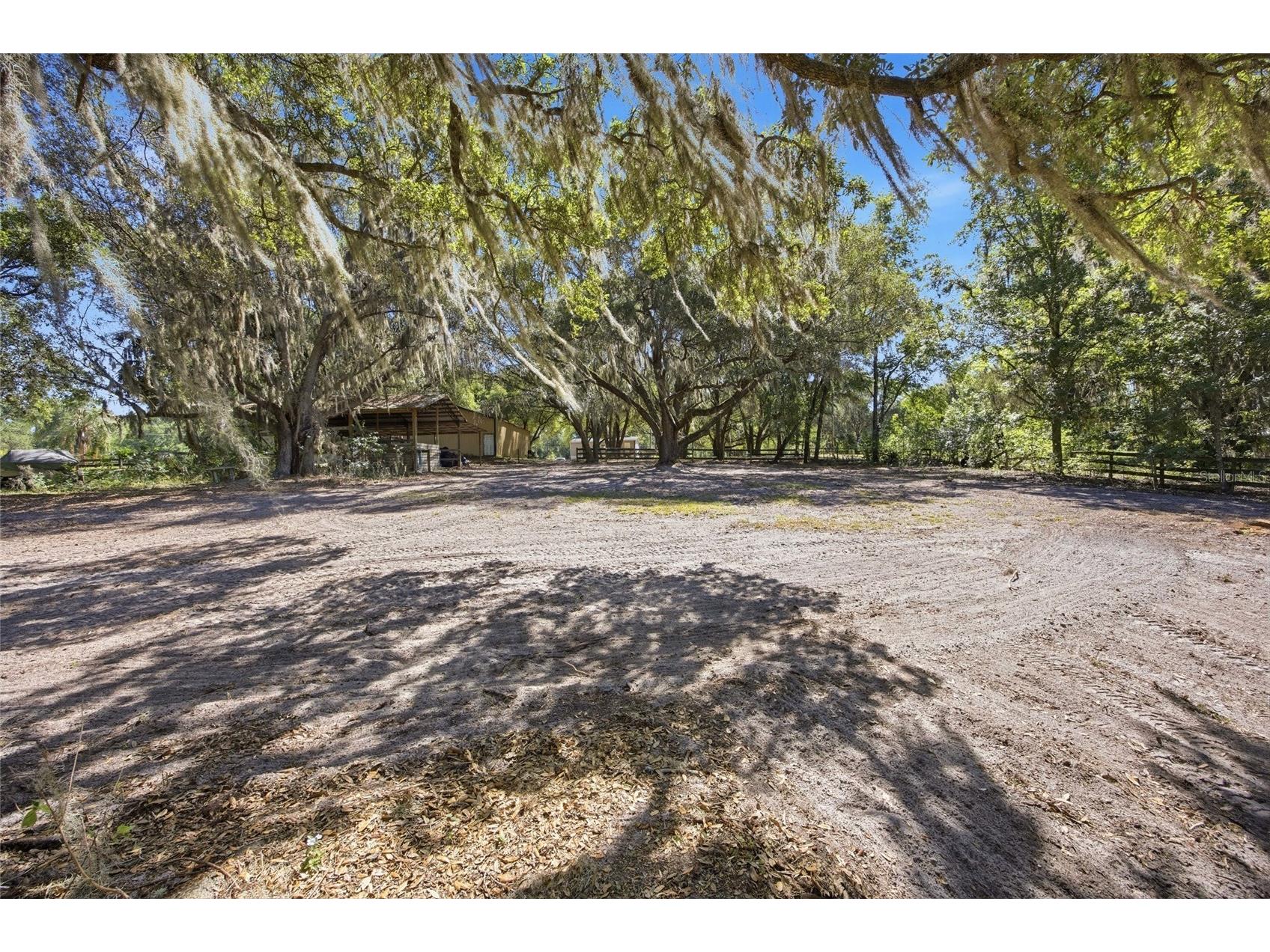 3980 SE 183rd Avenue Road Ocklawaha FL 32179 OM724398 image38