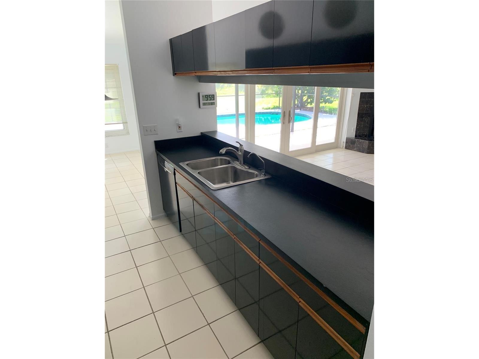 3982 Kingston Drive Sarasota FL 34238 A4680684 image2