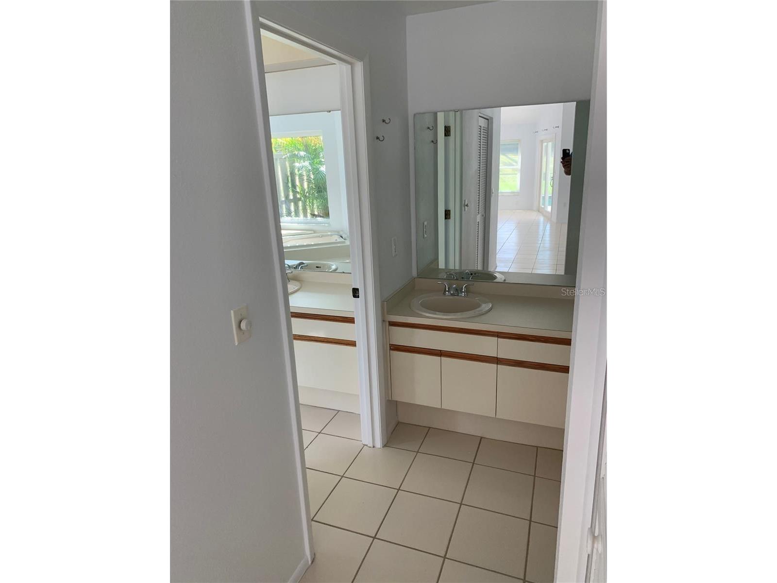 3982 Kingston Drive Sarasota FL 34238 A4680684 image5