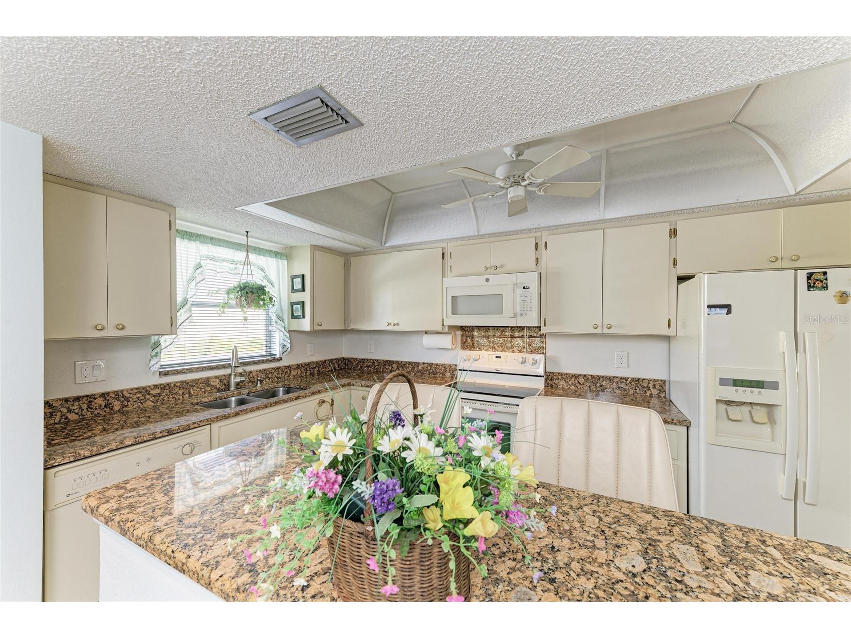 3983 Maceachen Boulevard #424 Sarasota FL 34233 A4685632 image13