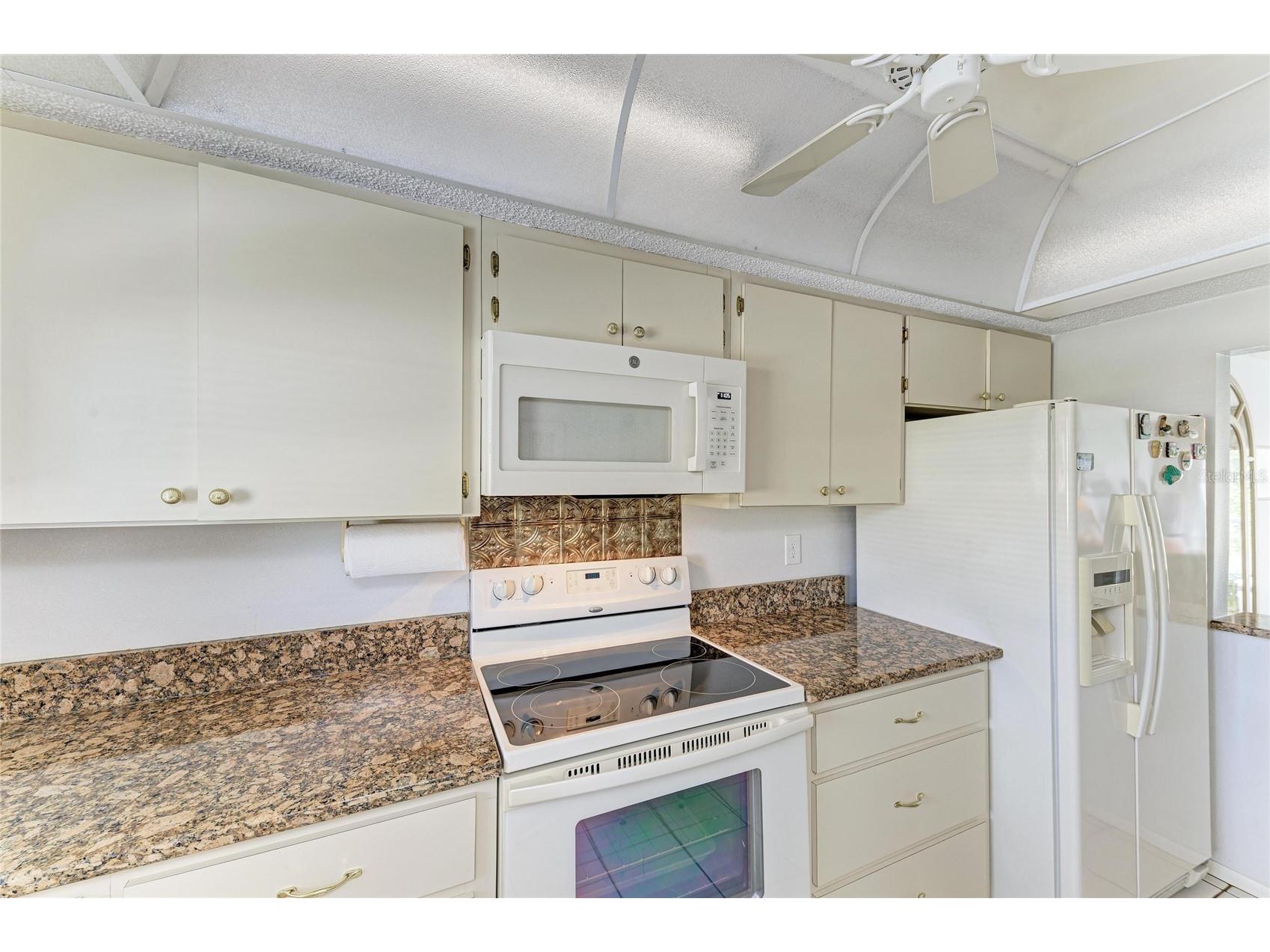 3983 Maceachen Boulevard #424 Sarasota FL 34233 A4685632 image14
