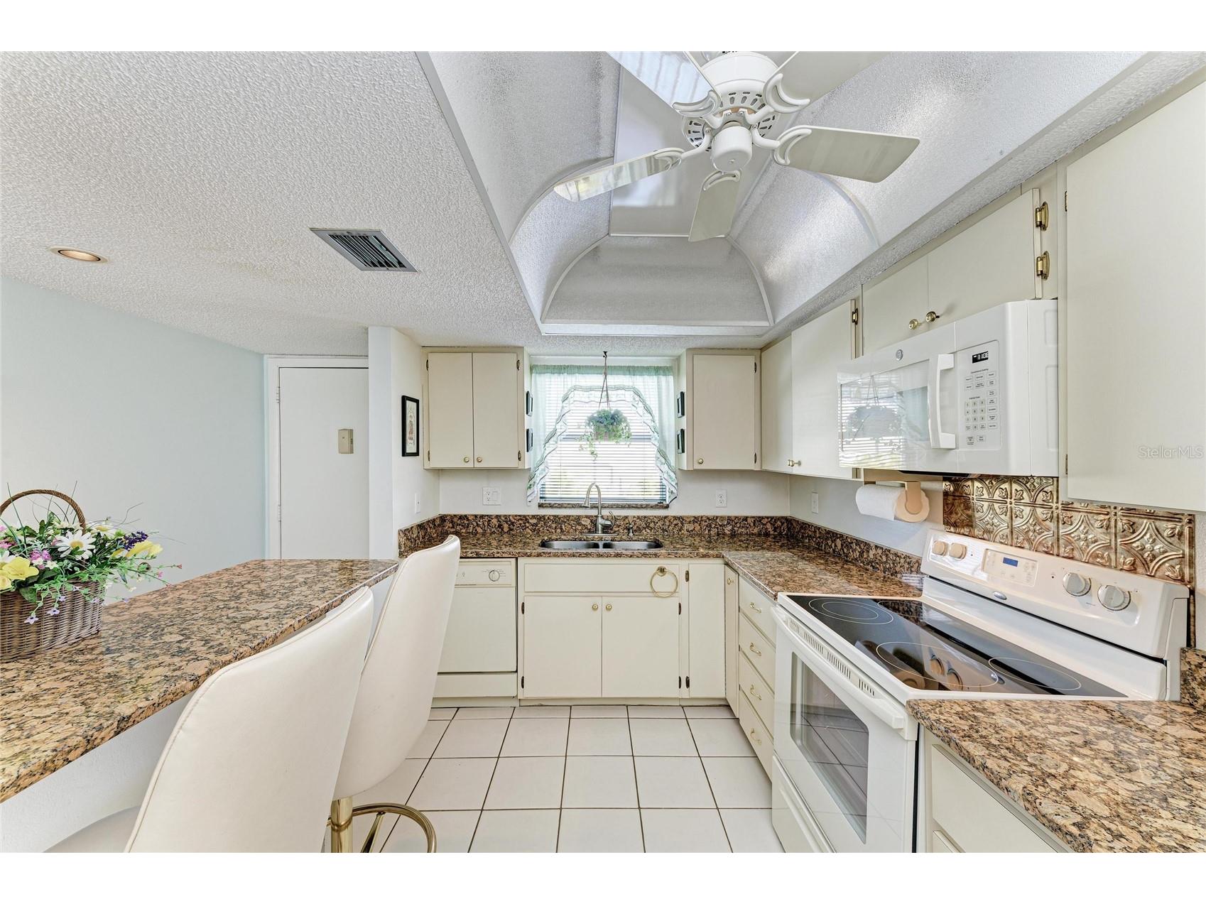 3983 Maceachen Boulevard #424 Sarasota FL 34233 A4685632 image15