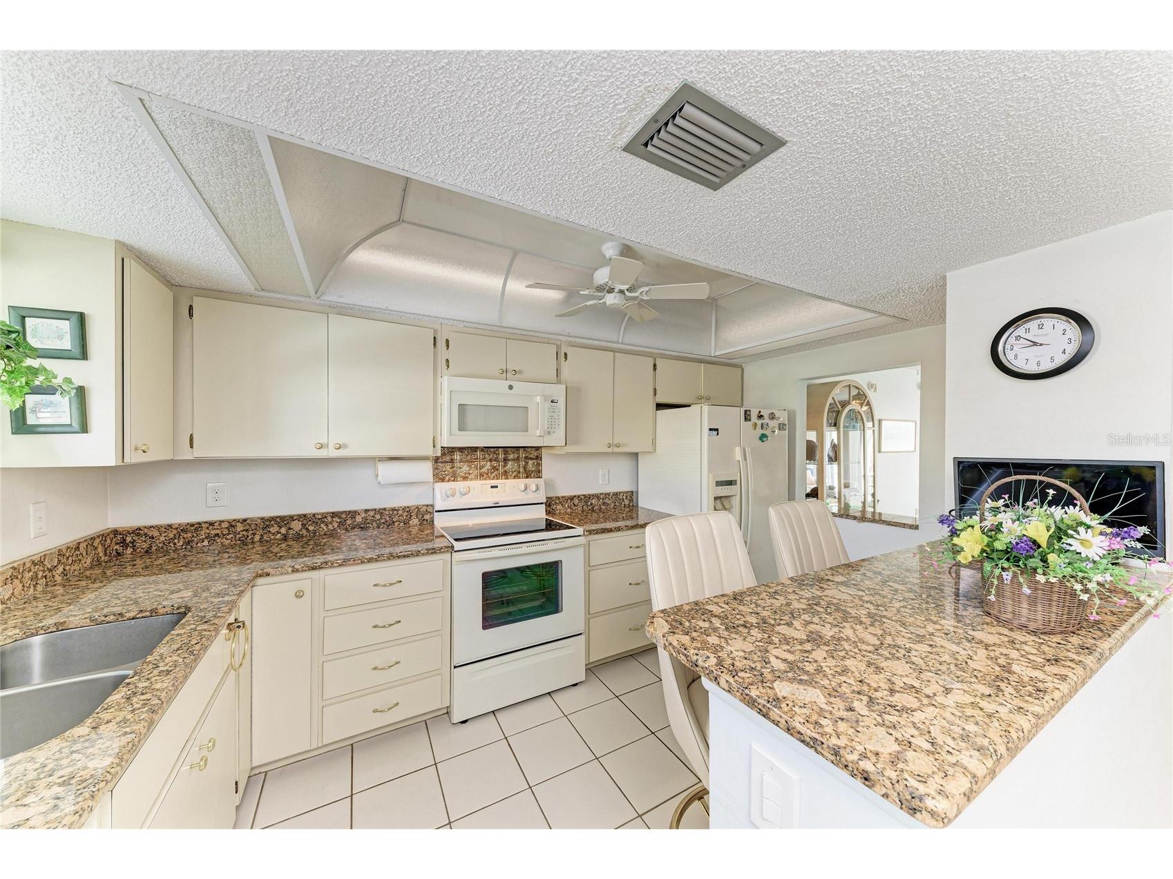 3983 Maceachen Boulevard #424 Sarasota FL 34233 A4685632 image5