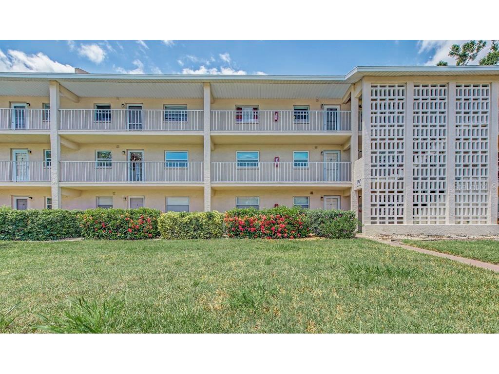 3987 Maceachen Boulevard #123 Sarasota FL 34233 A4660239 image1