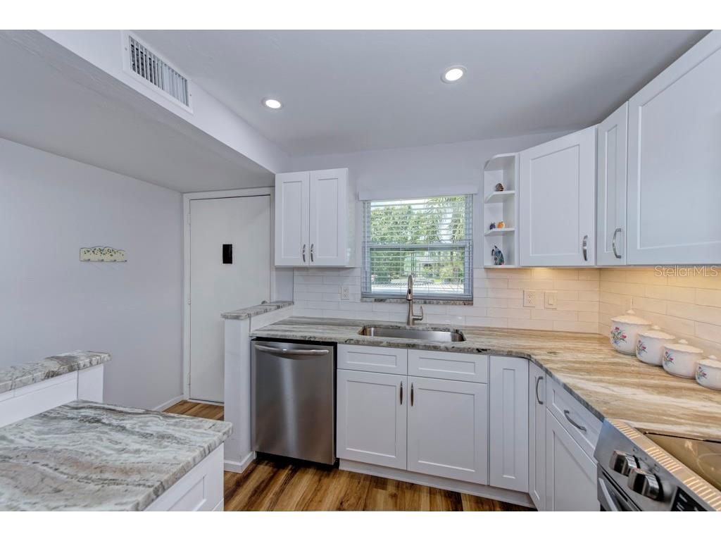 3987 Maceachen Boulevard #123 Sarasota FL 34233 A4660239 image11