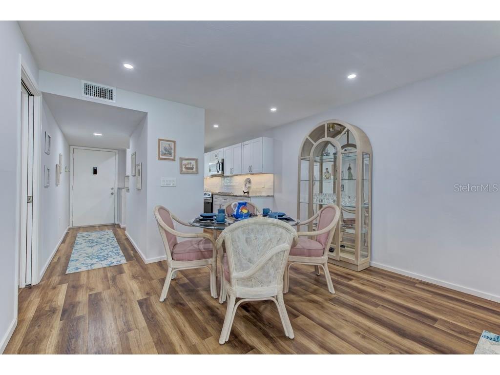 3987 Maceachen Boulevard #123 Sarasota FL 34233 A4660239 image12