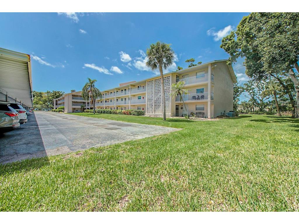 3987 Maceachen Boulevard #123 Sarasota FL 34233 A4660239 image2