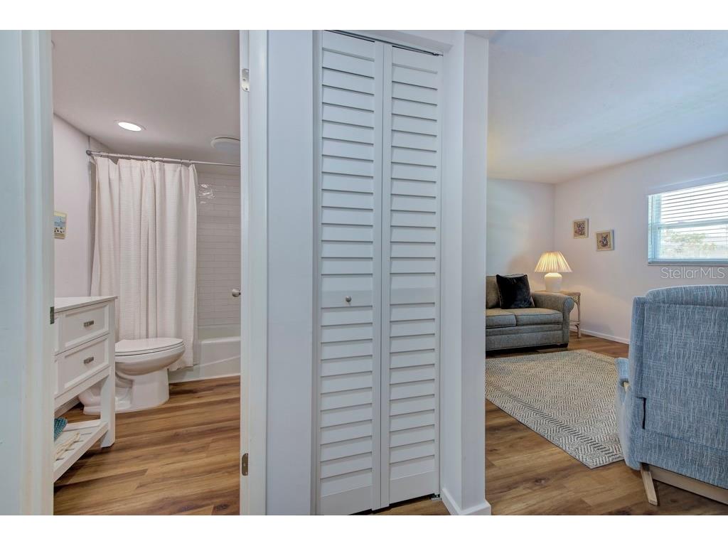 3987 Maceachen Boulevard #123 Sarasota FL 34233 A4660239 image25