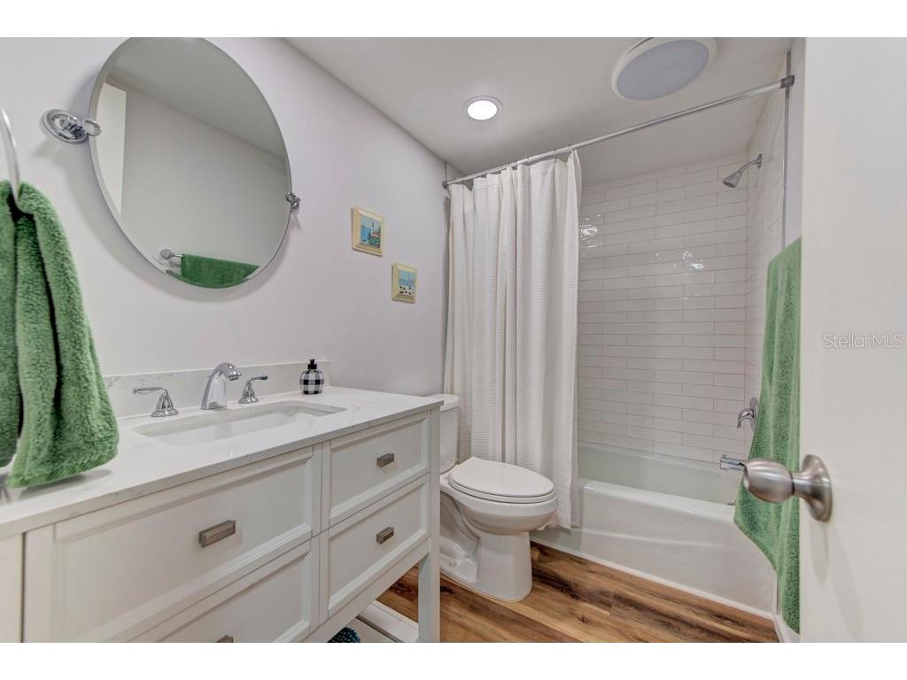 3987 Maceachen Boulevard #123 Sarasota FL 34233 A4660239 image28