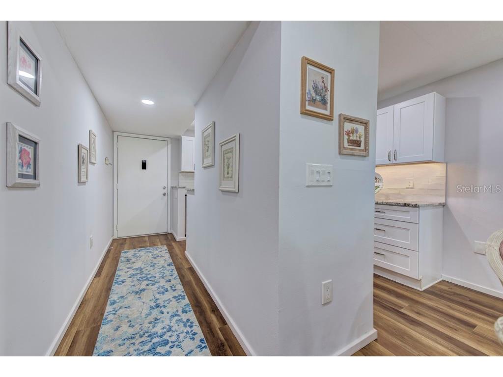 3987 Maceachen Boulevard #123 Sarasota FL 34233 A4660239 image5