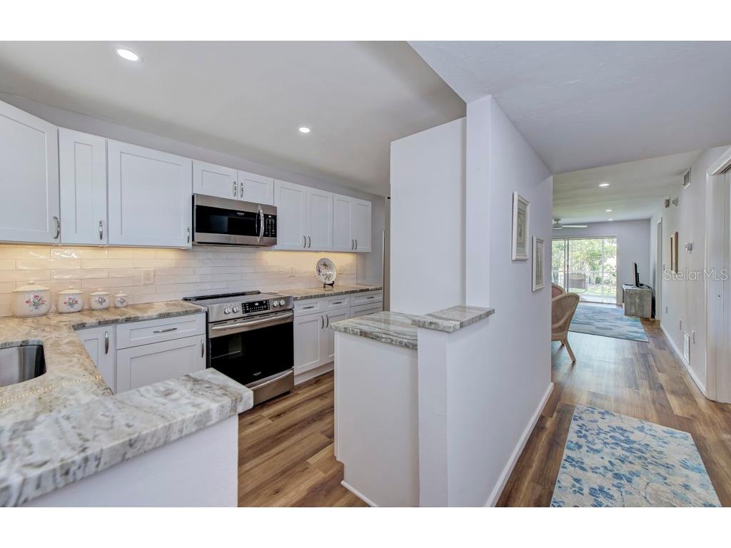 3987 Maceachen Boulevard #123 Sarasota FL 34233 A4660239 image7