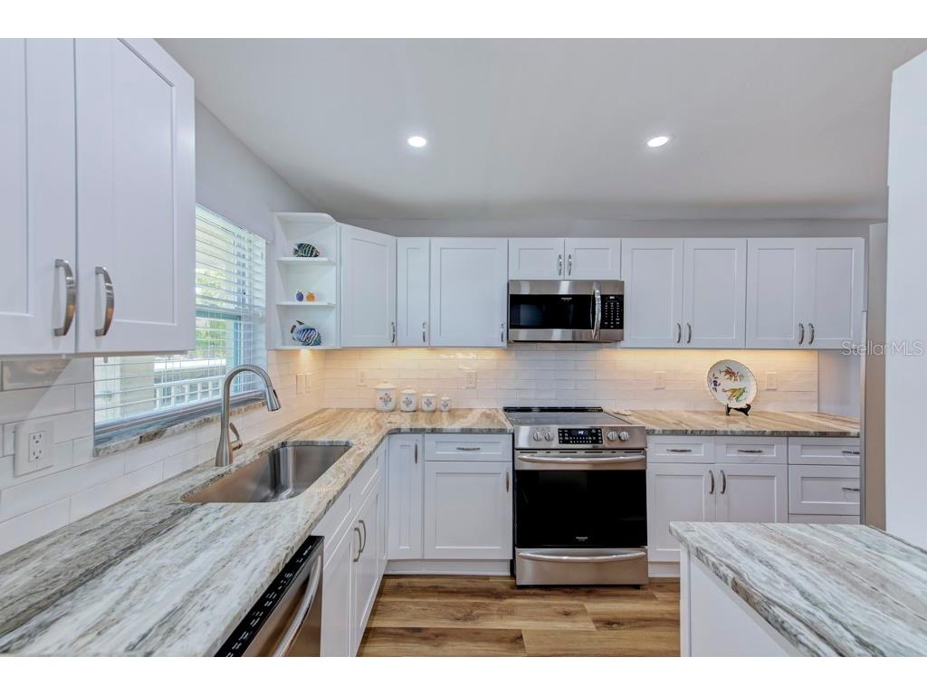 3987 Maceachen Boulevard #123 Sarasota FL 34233 A4660239 image8