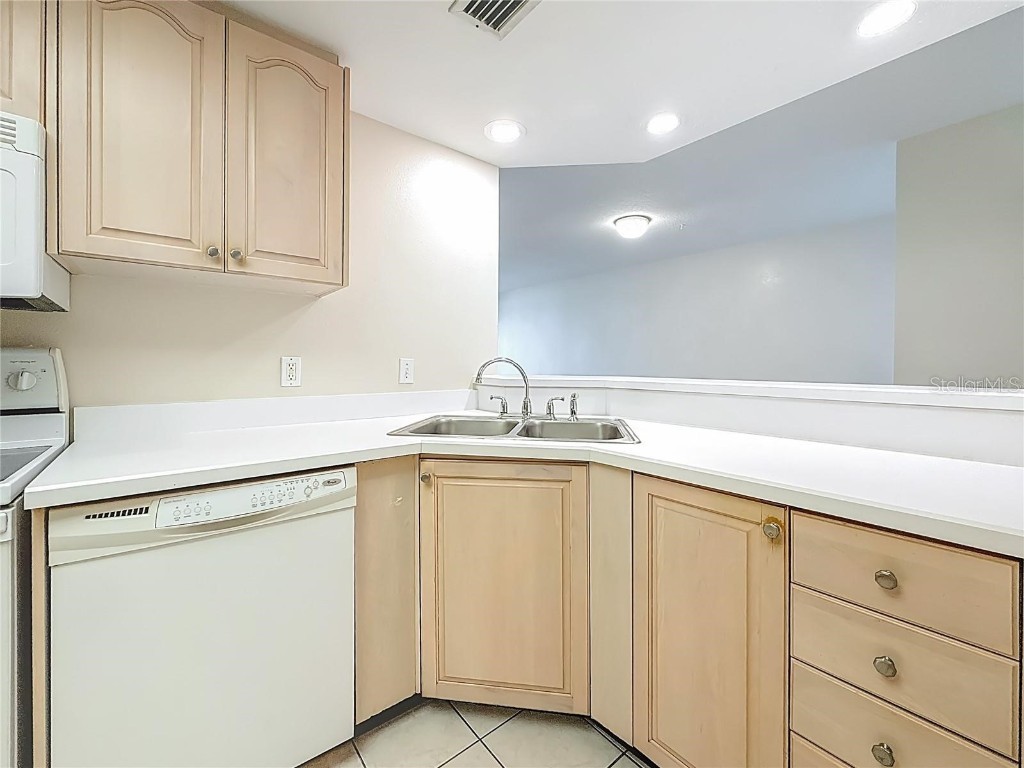 399 150th Avenue #218 Madeira Beach FL 33708 - INTERCOASTAL WATERWAY TB8443727 image14