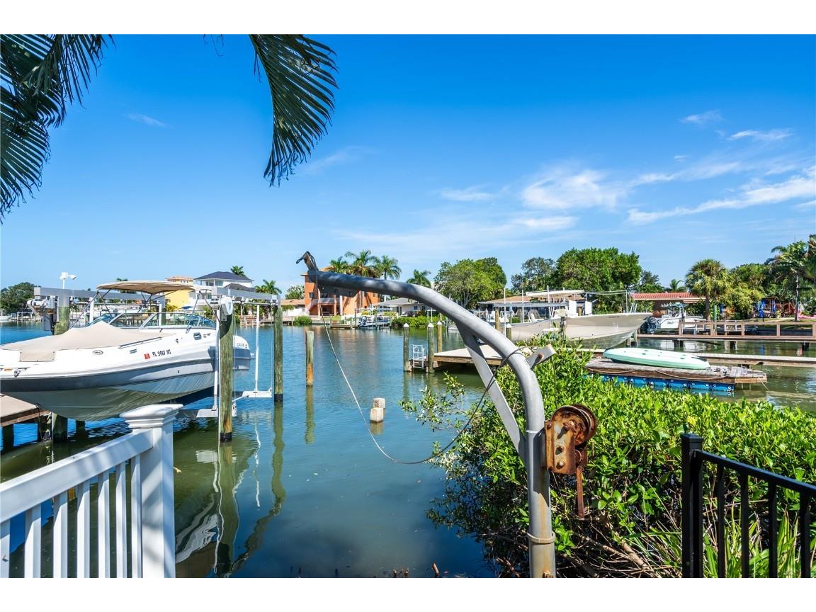 399 79th Street S Saint Petersburg FL 33707 - BOCA CIEGA BAY U8212712 image1