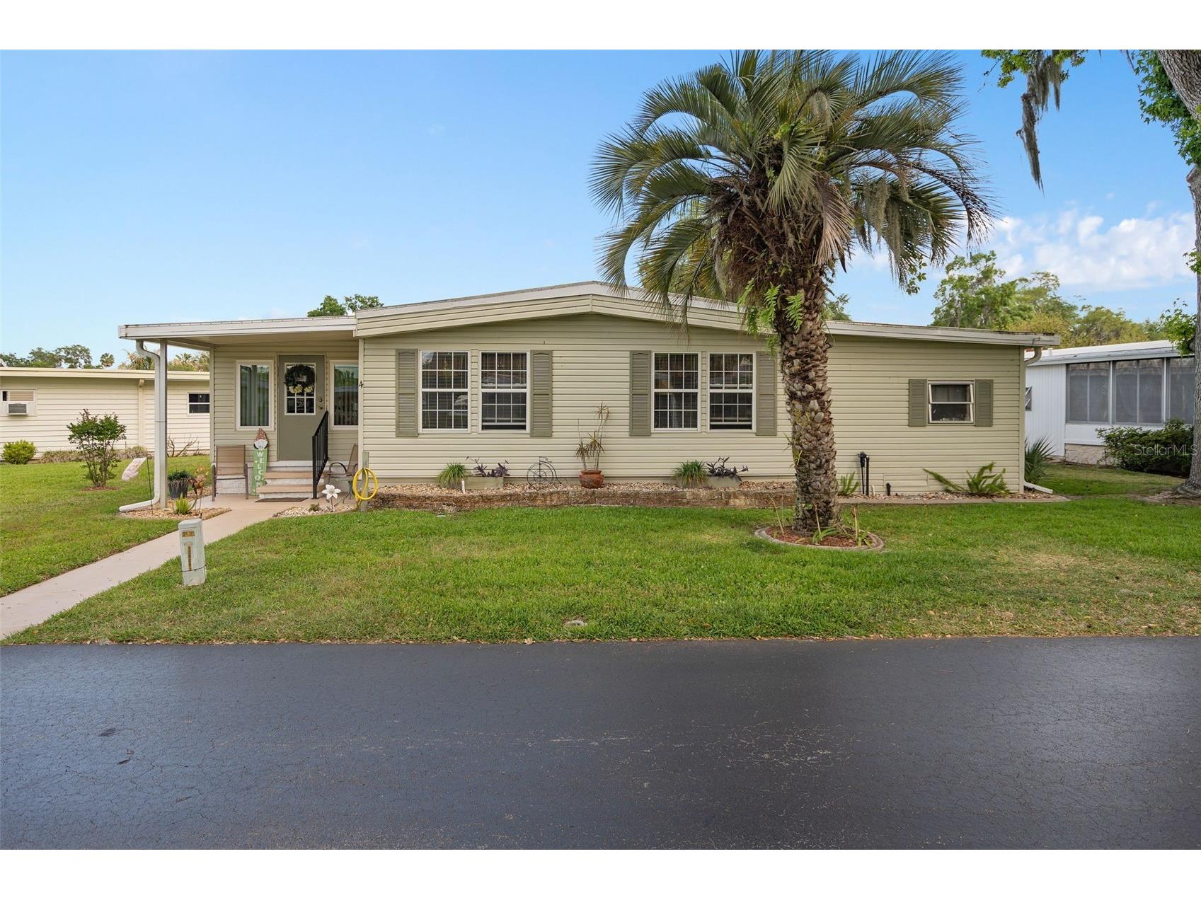 4 Gallinule Court Fruitland Park FL 34731 - LAKE GRIFFIN O6401630 image1