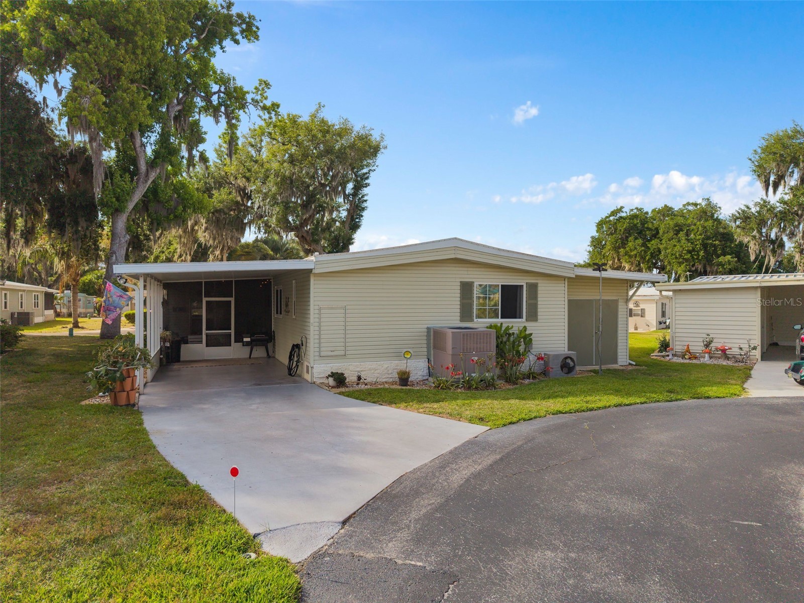 4 Gallinule Court Fruitland Park FL 34731 - LAKE GRIFFIN O6401630 image2