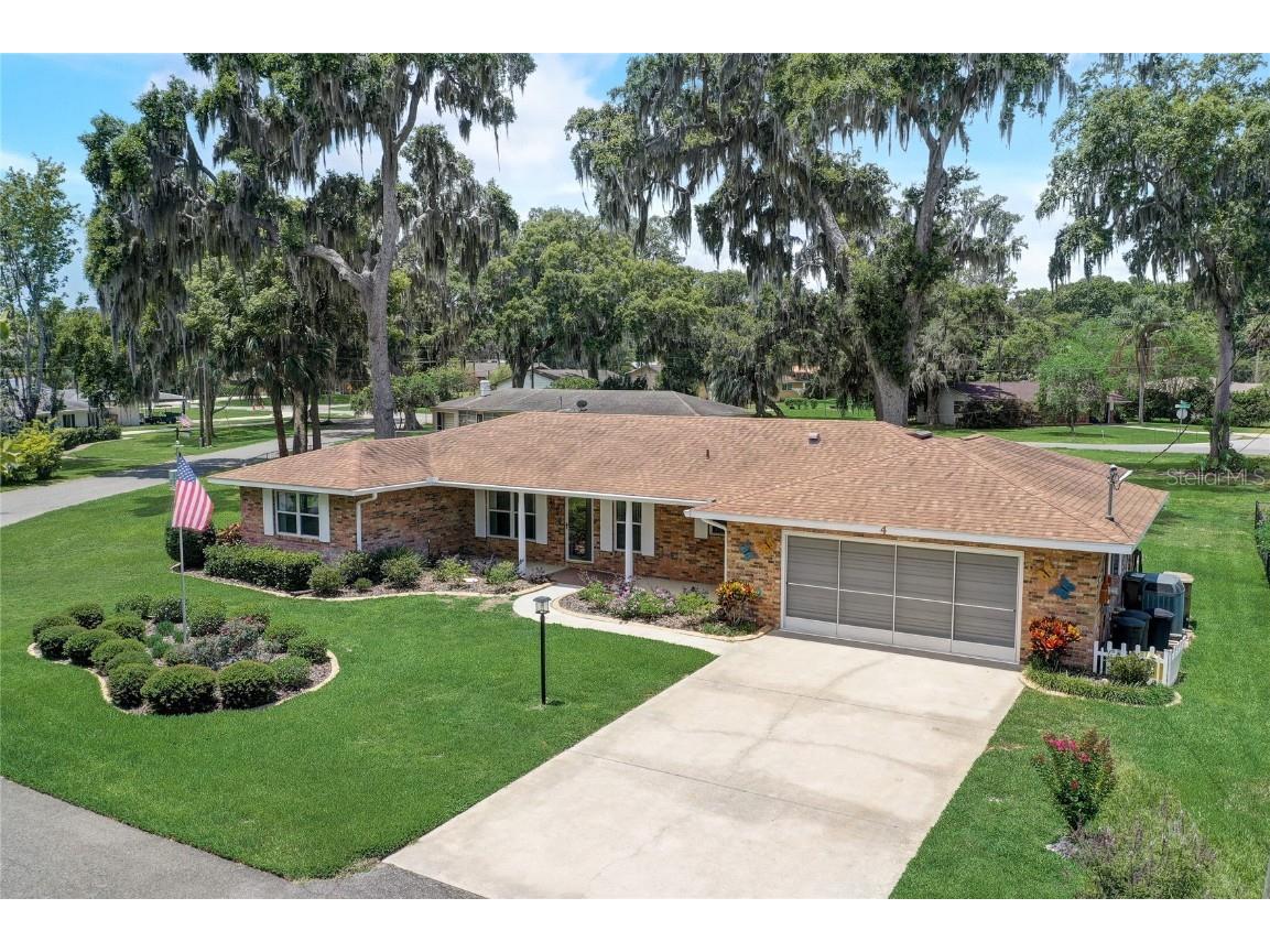 4 S Canal Drive Yalaha FL 34797 - LAKE HARRIS THE CHAIN OF LAKES G5069867 image1