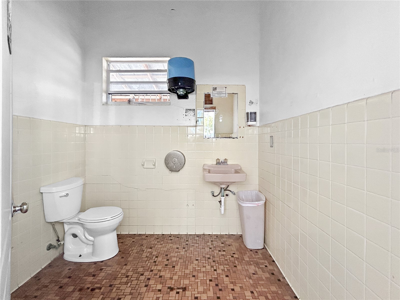 4 S Pinellas Avenue Tarpon Springs FL 34689 TB8470544 image19