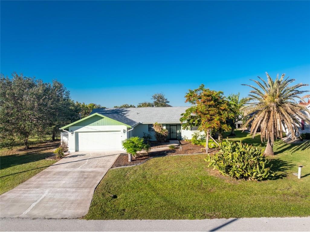 40 Mark Twain Lane Rotonda West FL 33947 - PEBBLE BEACH CREEK D6138989 image1