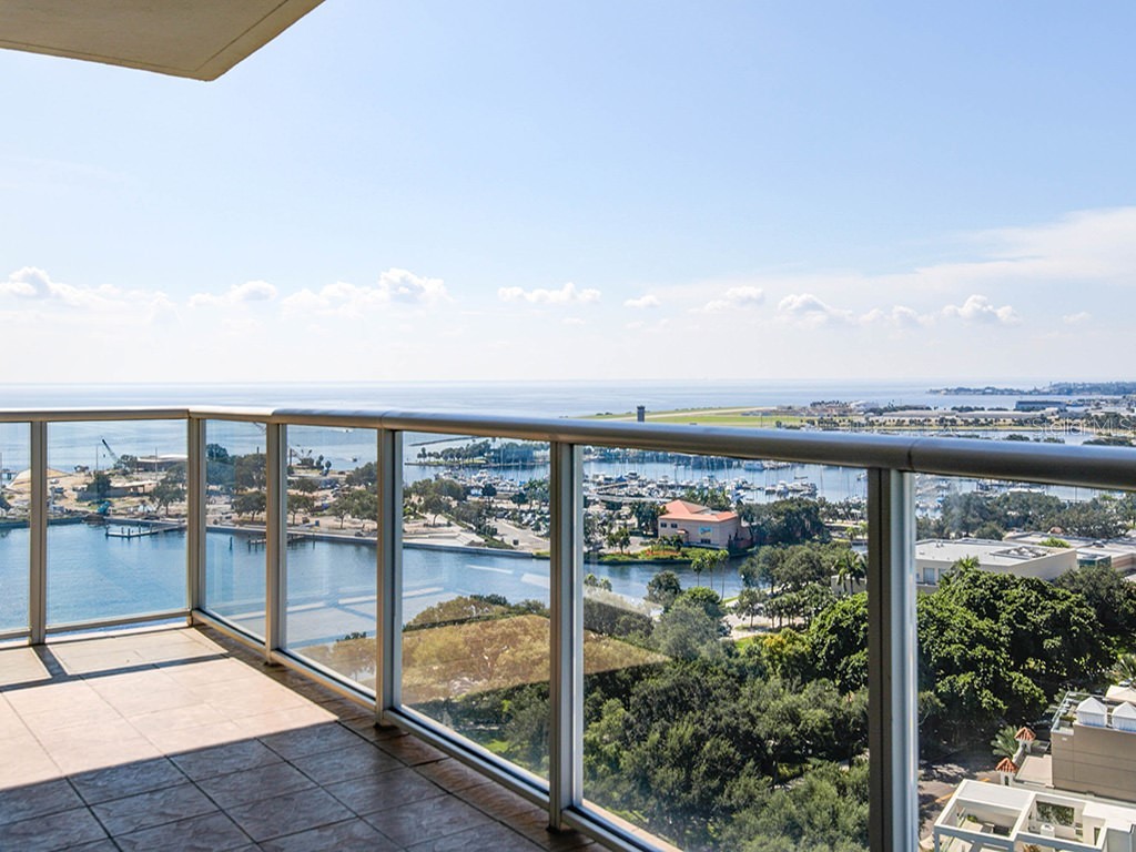 400 Beach Drive NE #1702 Saint Petersburg FL 33701 TB8509002 image2