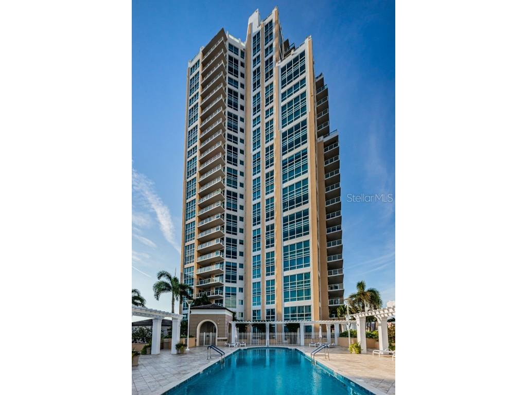 400 Beach Drive NE #702 Saint Petersburg FL 33701 U8198940 image1