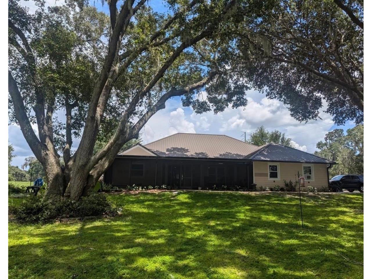 400 Carman Drive Leesburg FL 34748 - LAKE GRIFFIN G5107801 image1