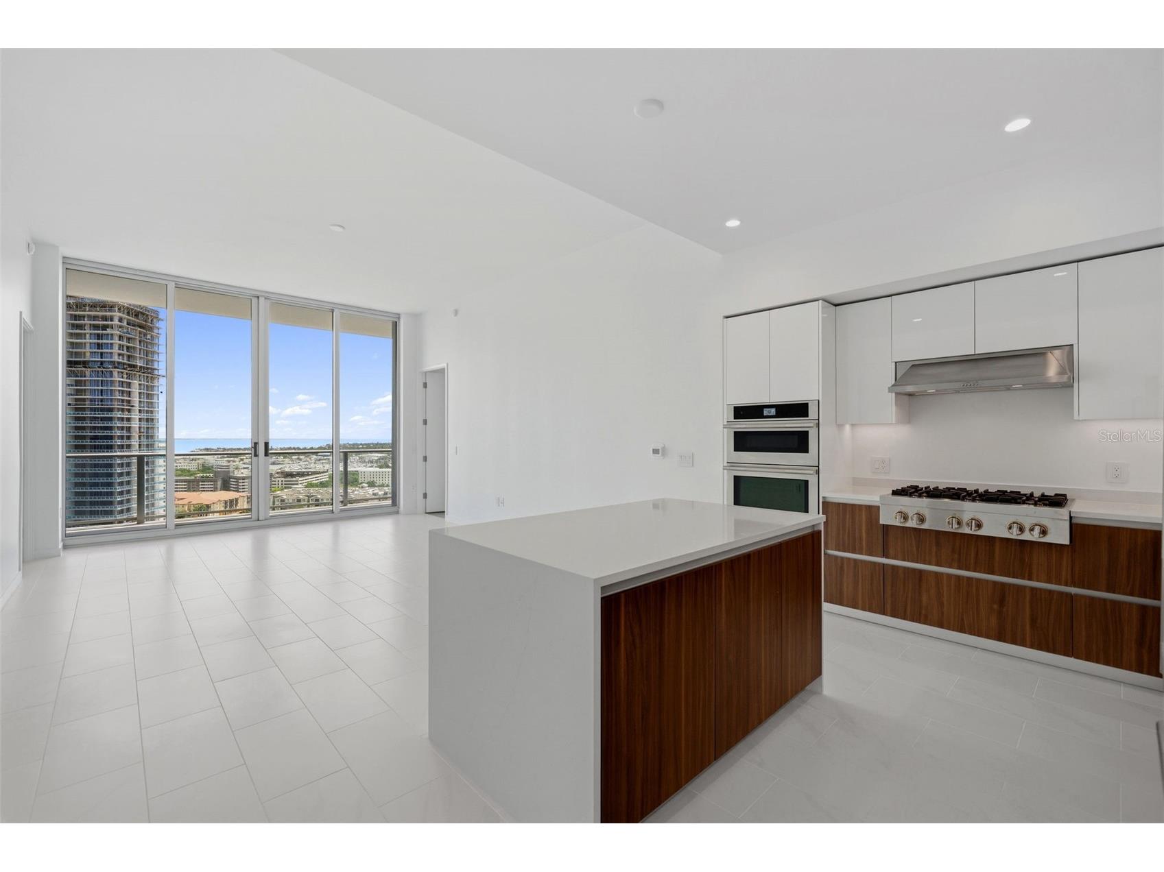 400 Central Avenue #1903 Saint Petersburg FL 33701 TB8497242 image3