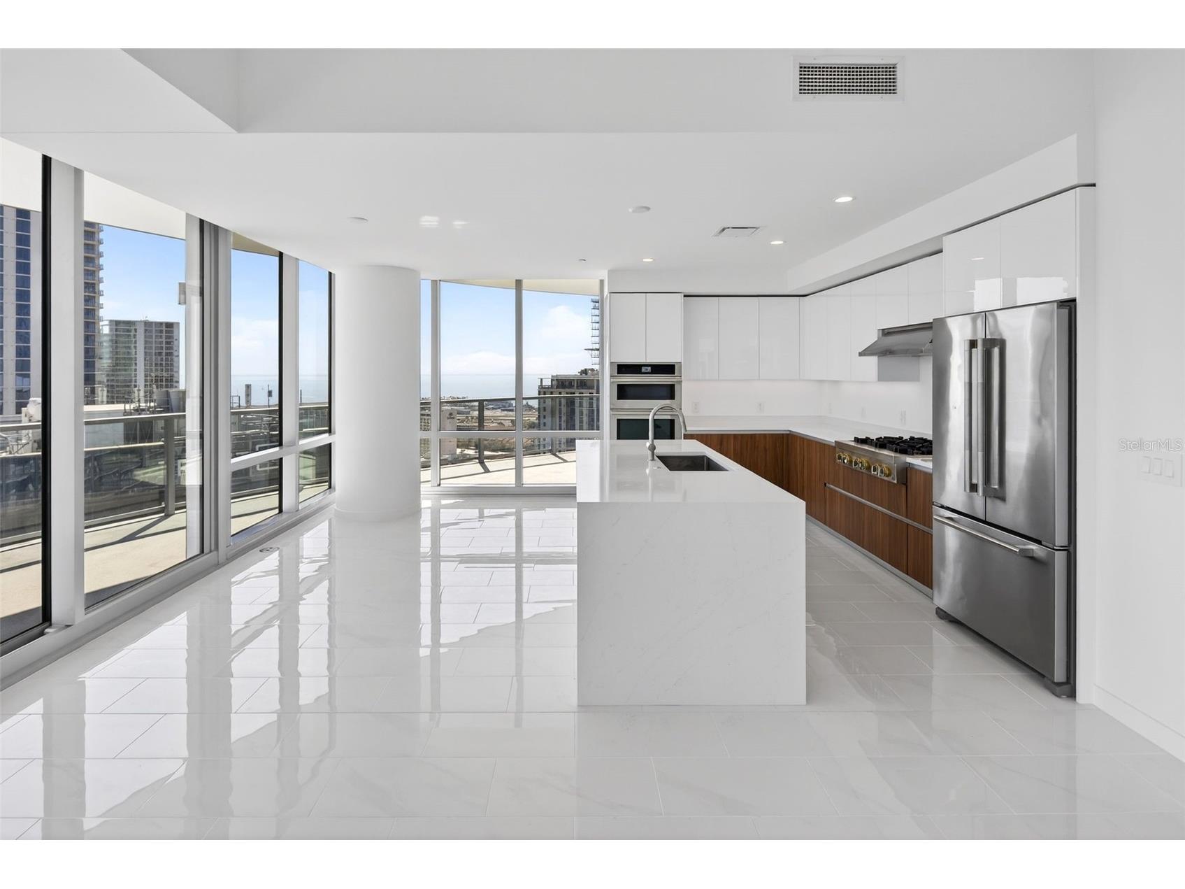 400 Central Avenue #2307 Saint Petersburg FL 33701 A4686146 image17
