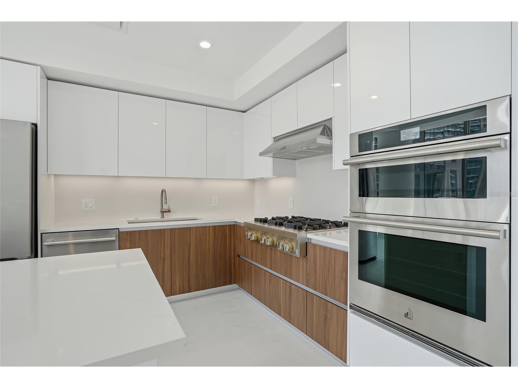 400 Central Avenue #301 Saint Petersburg FL 33701 TB8493576 image4