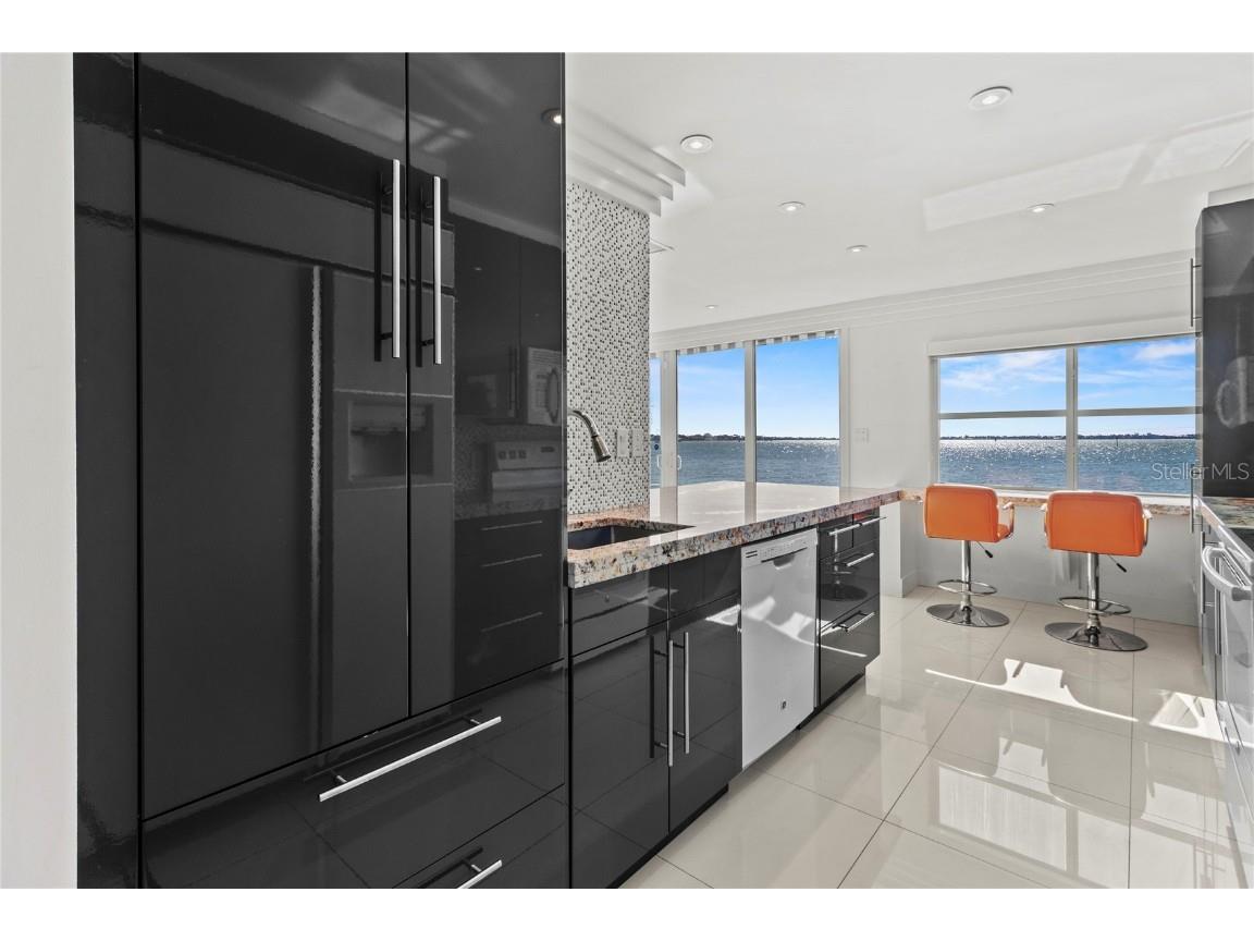 400 Golden Gate Point #11 Sarasota FL 34236 - SARASOTA BAY A4671447 image12