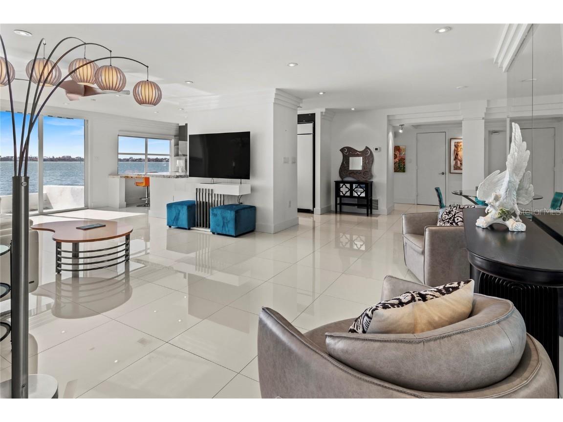 400 Golden Gate Point #11 Sarasota FL 34236 - SARASOTA BAY A4671447 image3