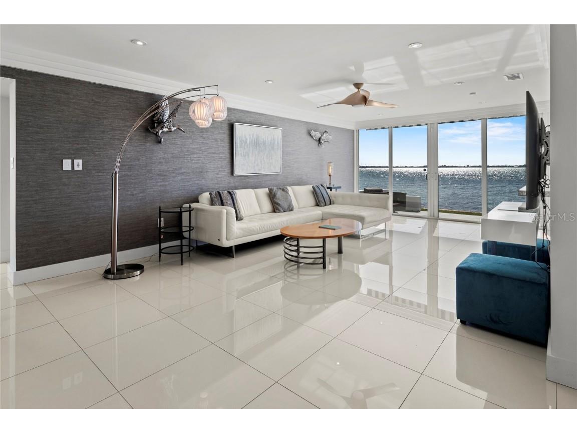 400 Golden Gate Point #11 Sarasota FL 34236 - SARASOTA BAY A4671447 image5