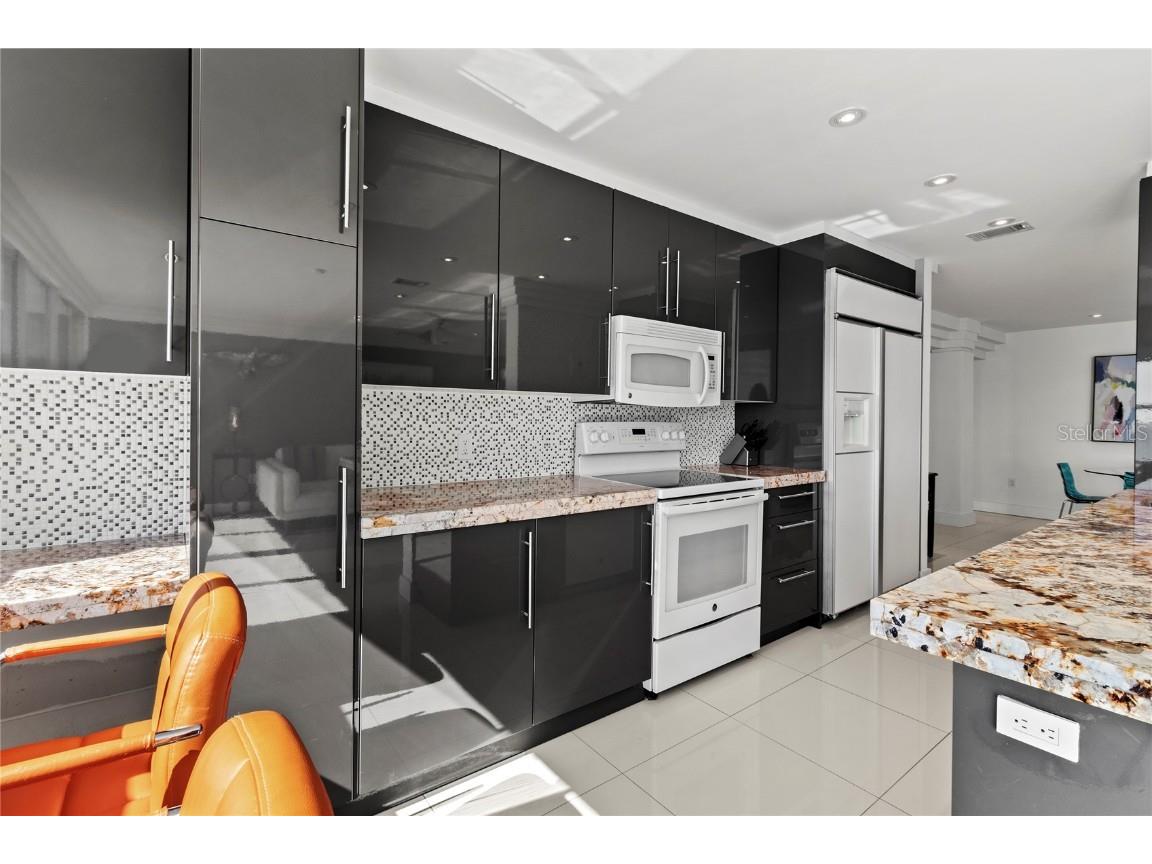 400 Golden Gate Point #11 Sarasota FL 34236 - SARASOTA BAY A4671447 image8