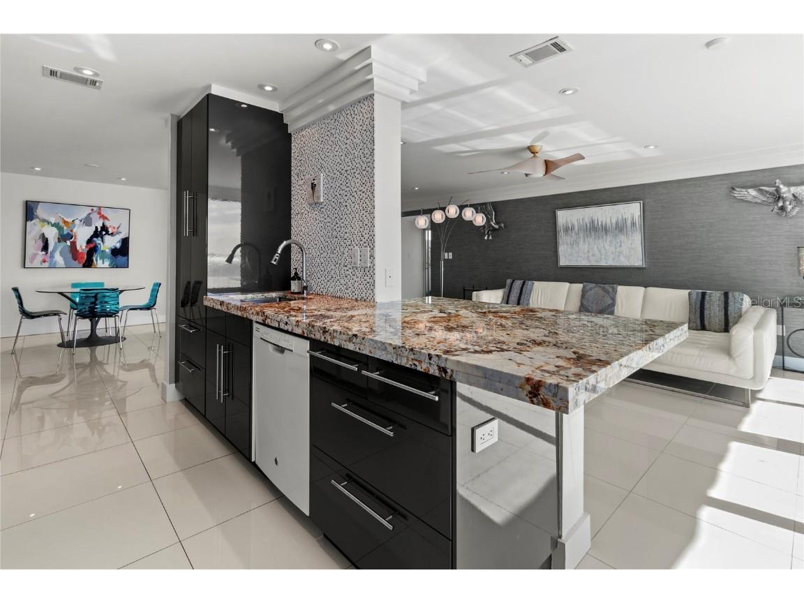 400 Golden Gate Point #11 Sarasota FL 34236 - SARASOTA BAY A4671447 image9