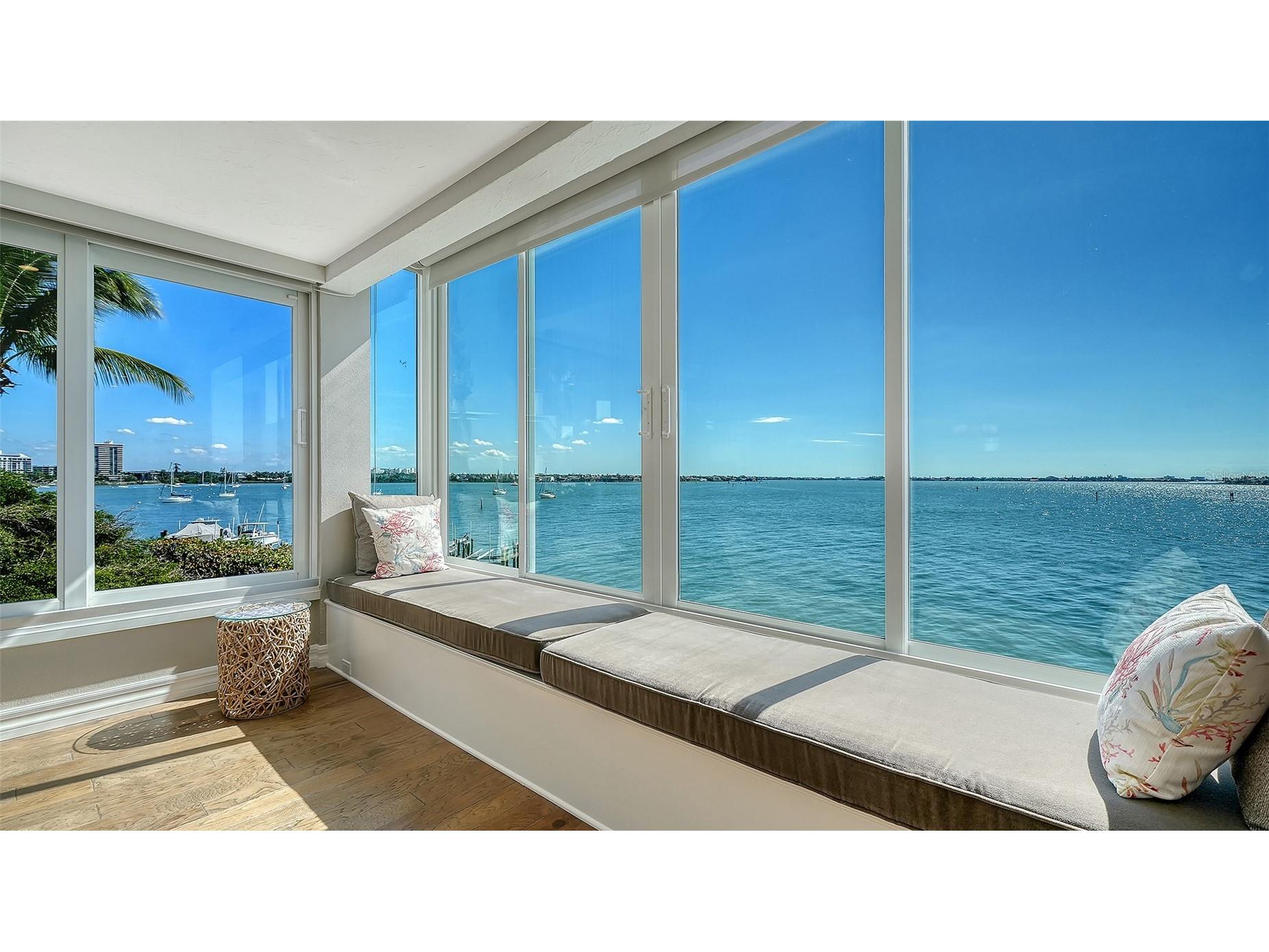 400 Golden Gate Point #31 Sarasota FL 34236 A4658356 image1