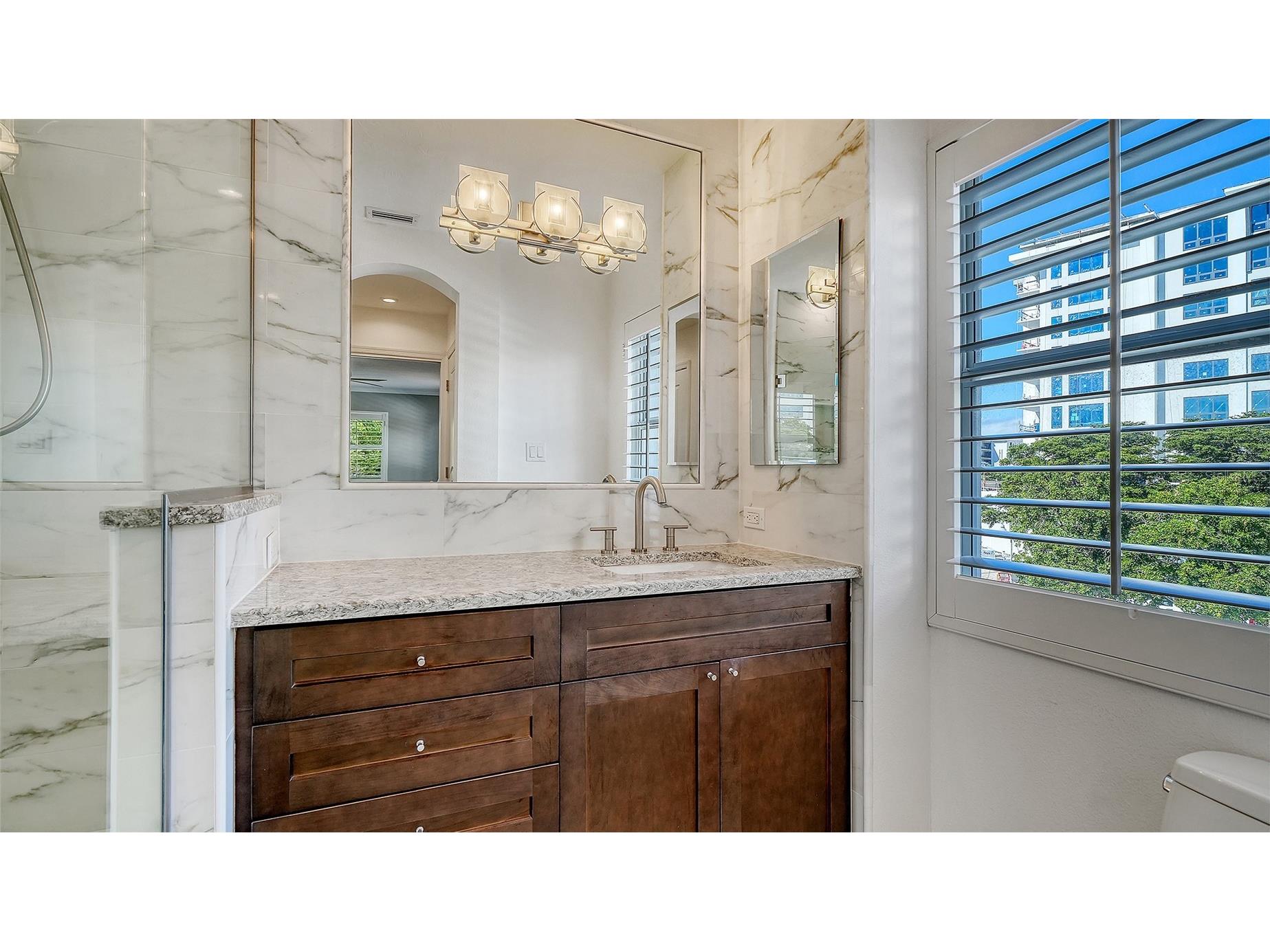 400 Golden Gate Point #31 Sarasota FL 34236 A4658356 image26