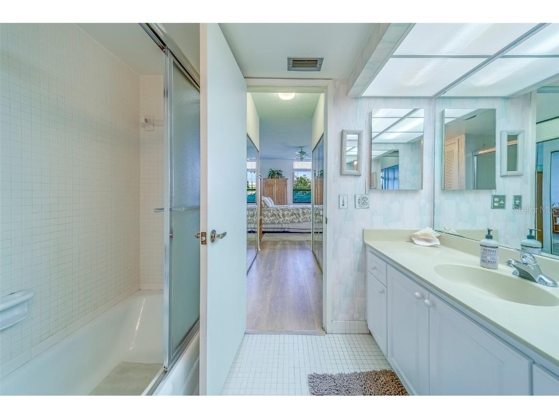 400 Island Way #104 Clearwater Beach FL 33767 TB8406028 image31