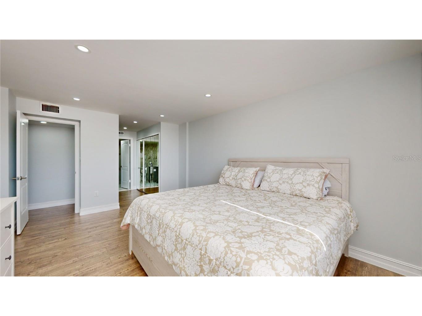 400 Island Way #210 Clearwater Beach FL 33767 TB8376721 image22