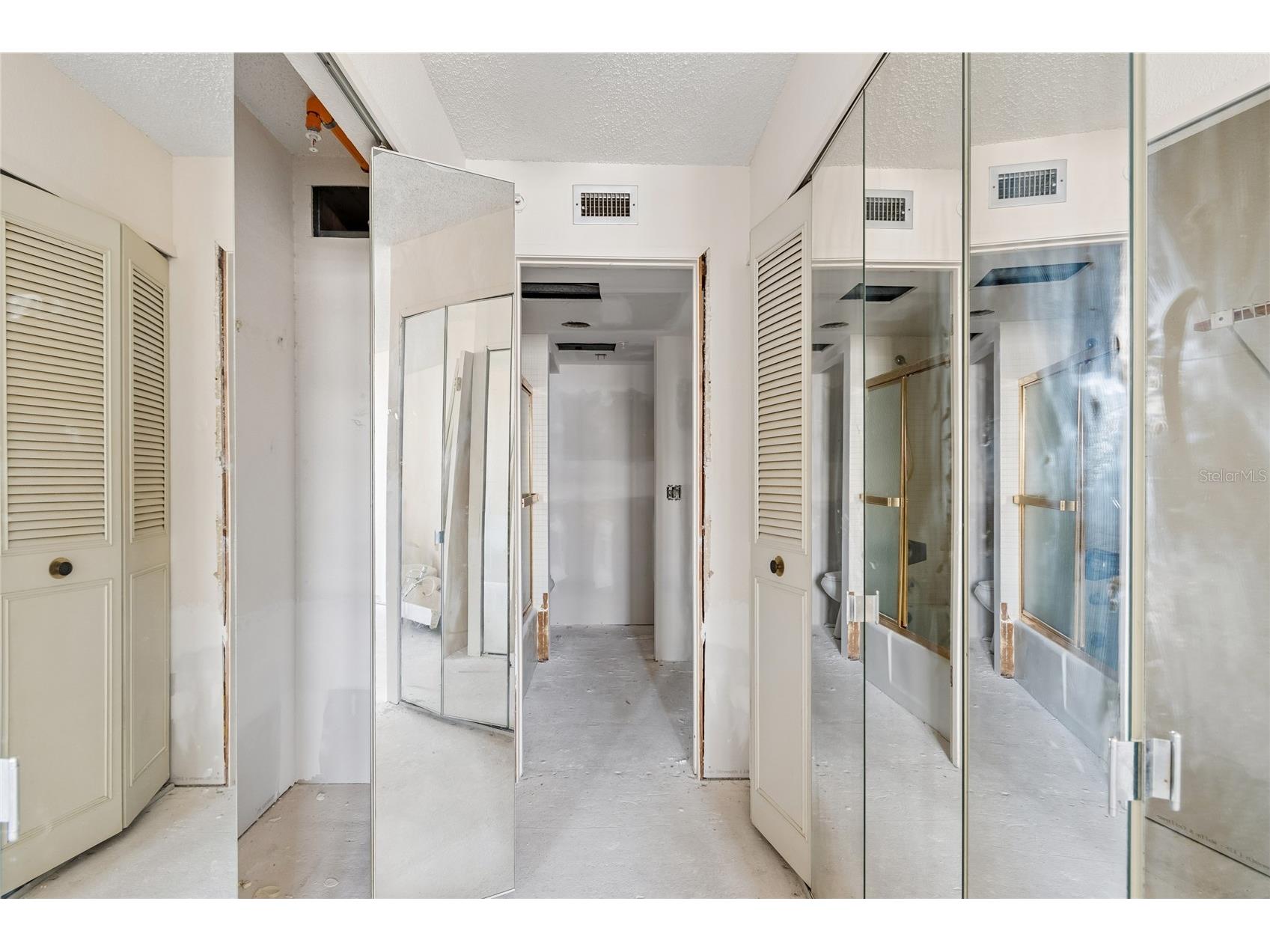 400 Island Way #211 Clearwater Beach FL 33767 TB8511728 image24