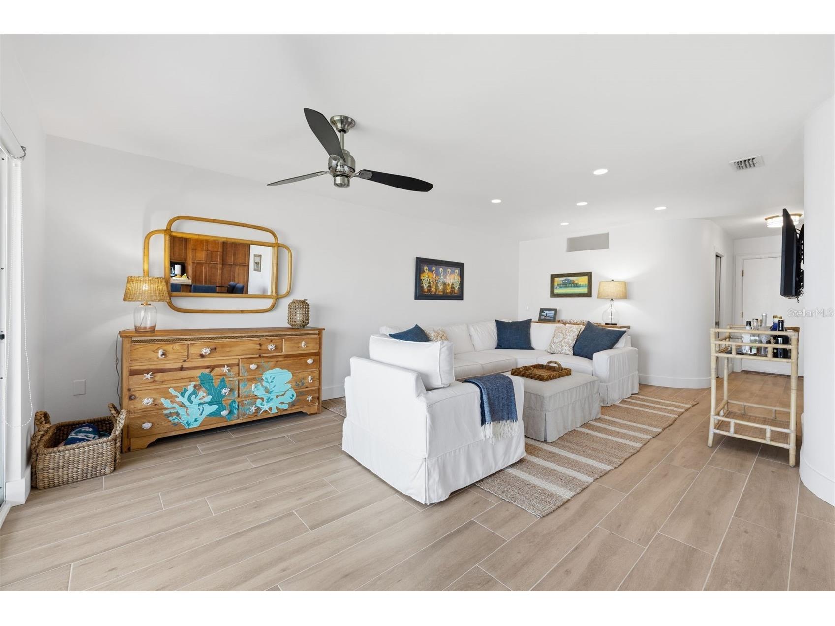 400 Larboard Way #105 Clearwater Beach FL 33767 O6403825 image4