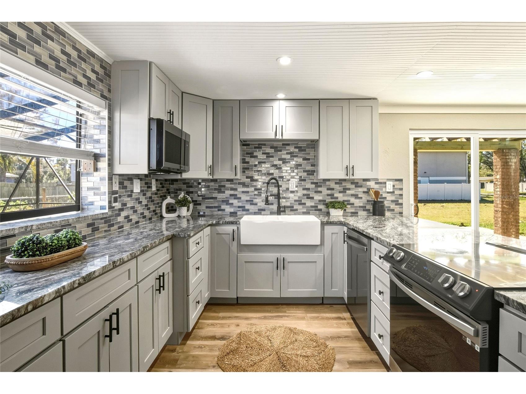 400 Patica Road NE Saint Petersburg FL 33702 L4959177 image32