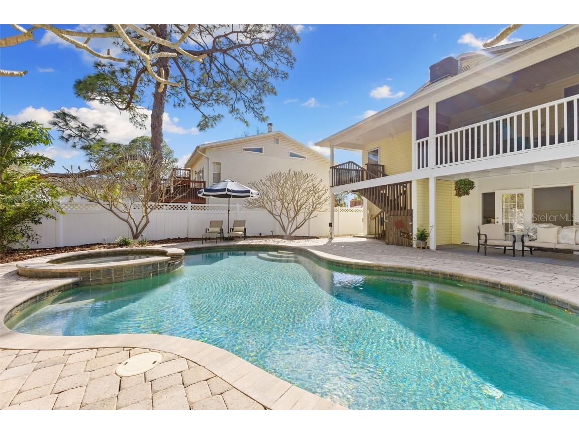 400 Tennessee Avenue NE Saint Petersburg FL 33702 U8228756 image1