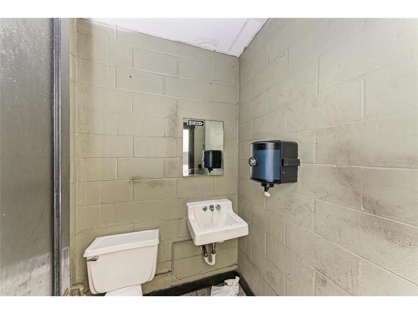 400 W Central Avenue Sarasota FL 34236 A4682282 image12