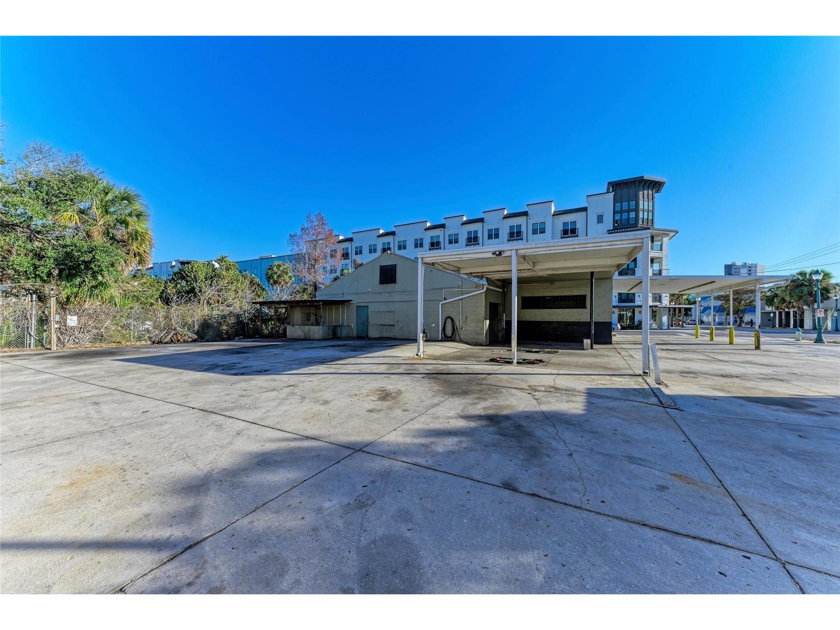400 W Central Avenue Sarasota FL 34236 A4682282 image2