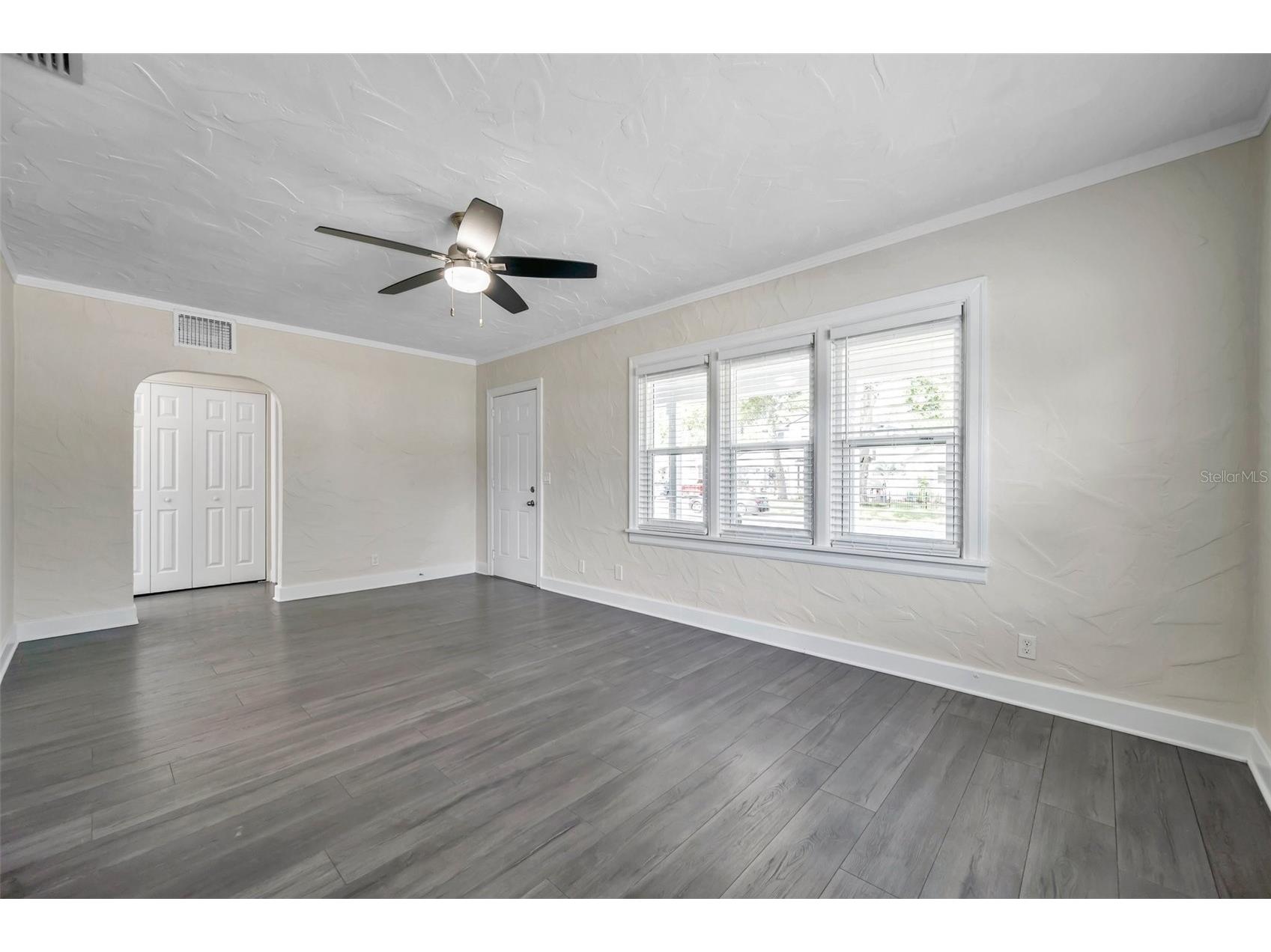 4000 10th Avenue N Saint Petersburg FL 33713 TB8493123 image6