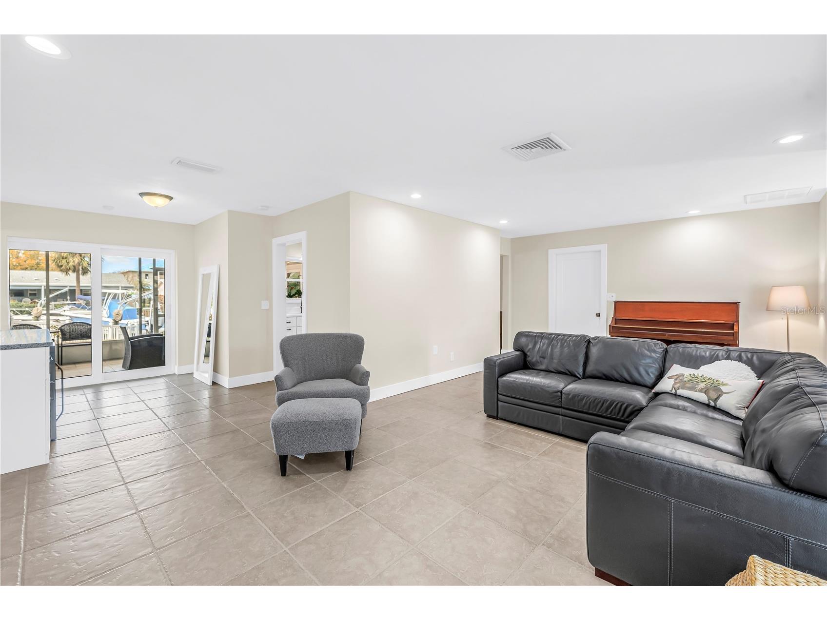 4000 14th Street NE Saint Petersburg FL 33703 - TAMPA BAY TB8477190 image9