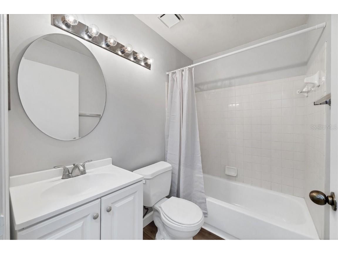 4001 Crockers Lake Boulevard #27 Sarasota FL 34238 A4665066 image11