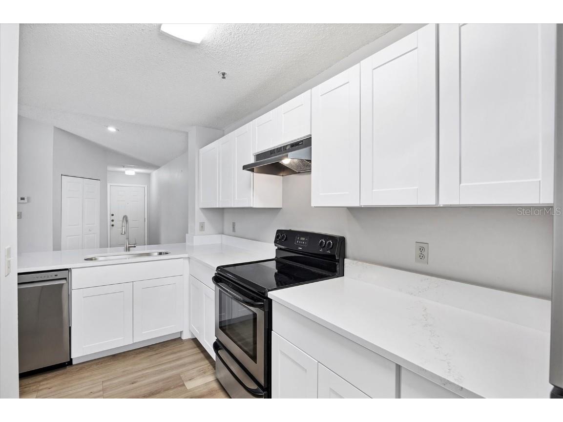 4001 Crockers Lake Boulevard #27 Sarasota FL 34238 A4665066 image6