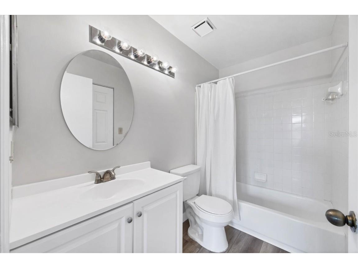 4001 Crockers Lake Boulevard #27 Sarasota FL 34238 A4665066 image9