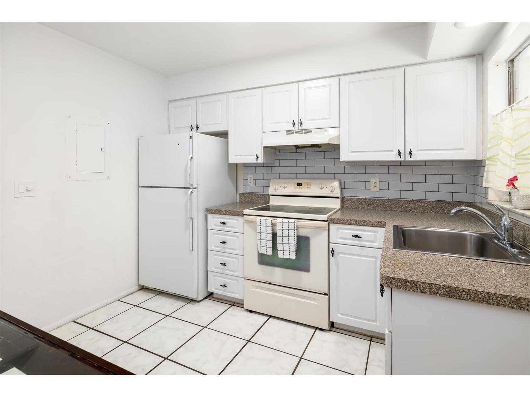 4001 Groveland Avenue Sarasota FL 34231 A4691652 image11